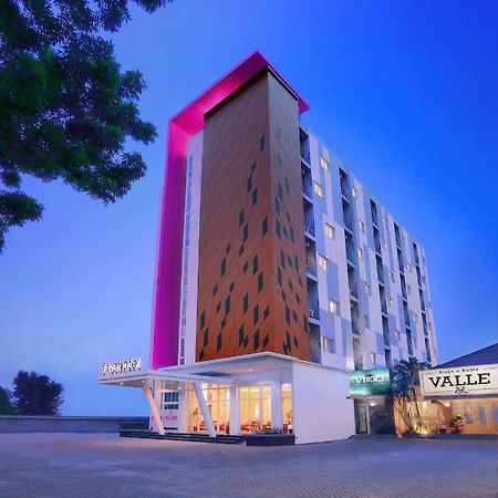 Favehotel Simpang Lima - Semarang Exteriör bild