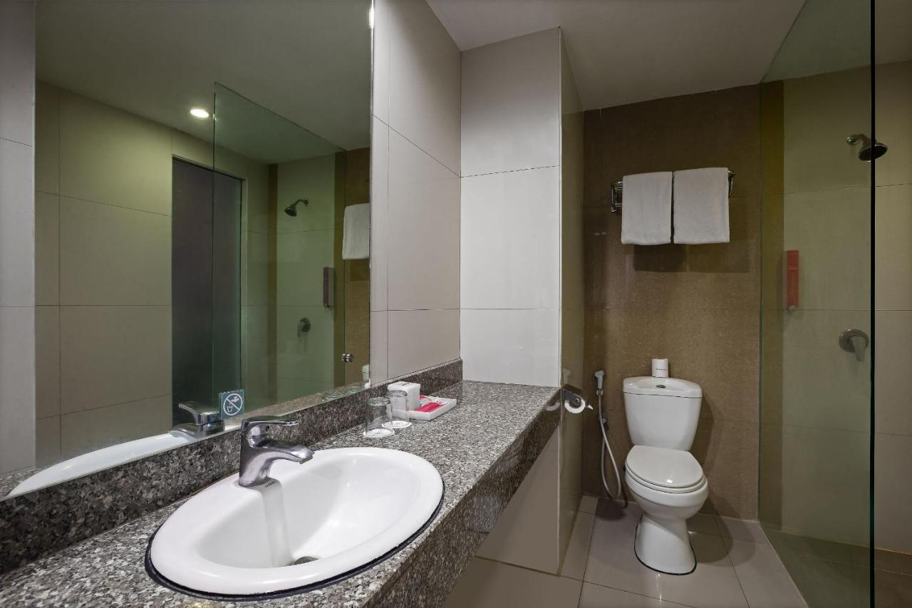 Favehotel Simpang Lima - Semarang Exteriör bild