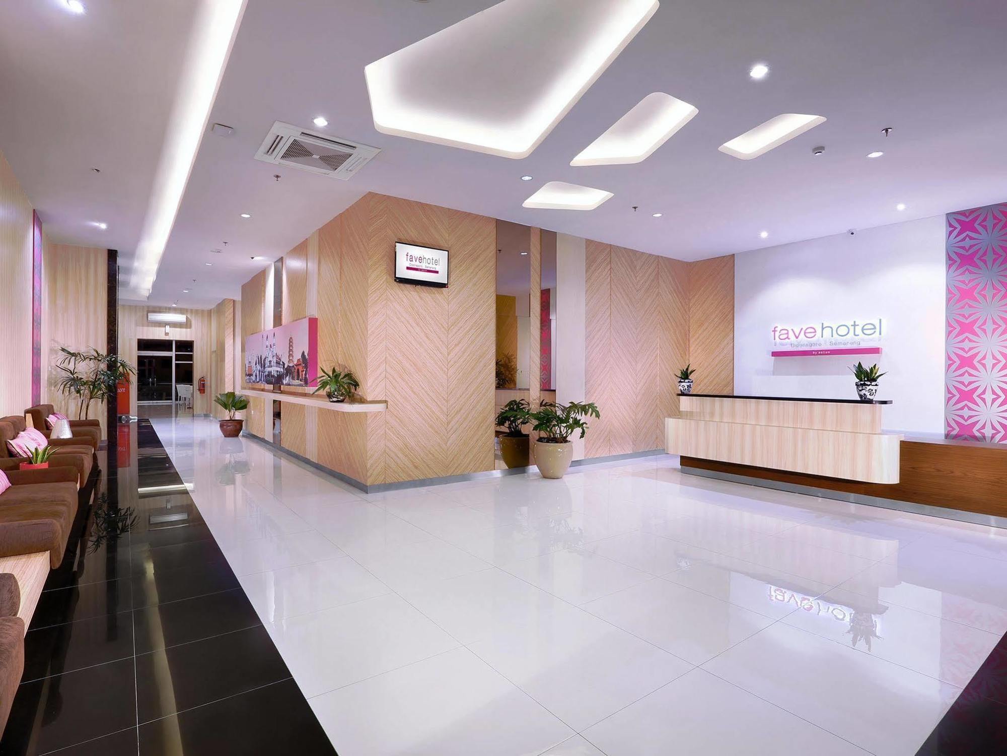 Favehotel Simpang Lima - Semarang Exteriör bild